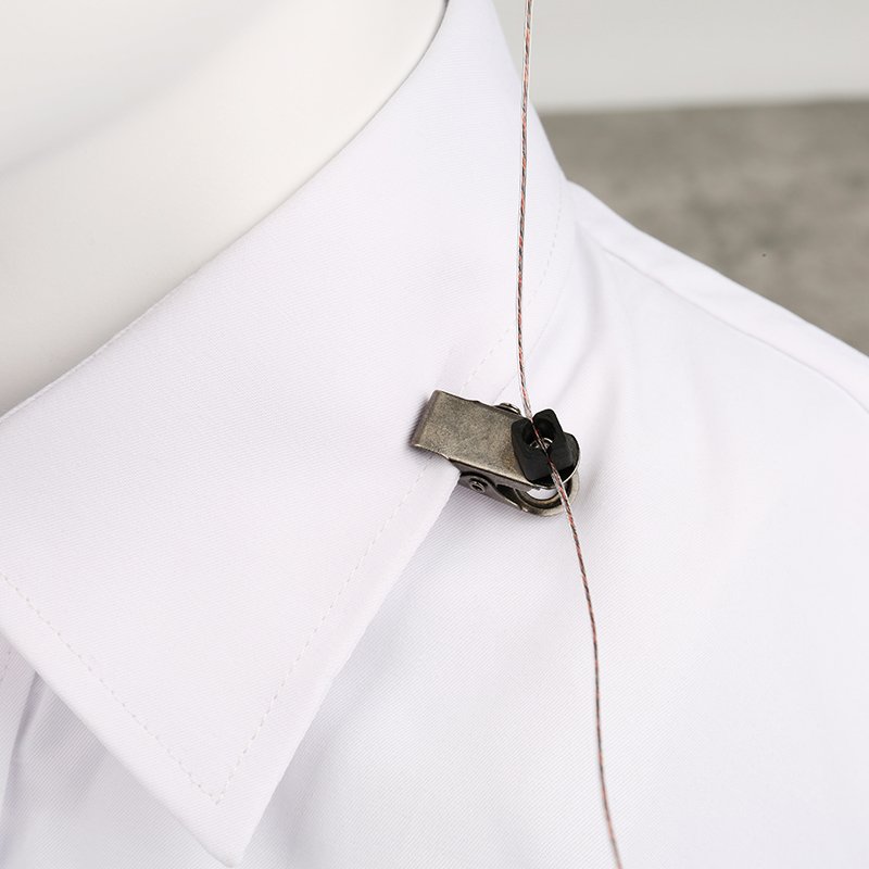 Clip de chemise rotatif à 360 E 47 earpiece with 360 degree rotatable shirt clip securely attached to shirts, uniforms and vests, preventingthe earpiece from falling during running or chasing