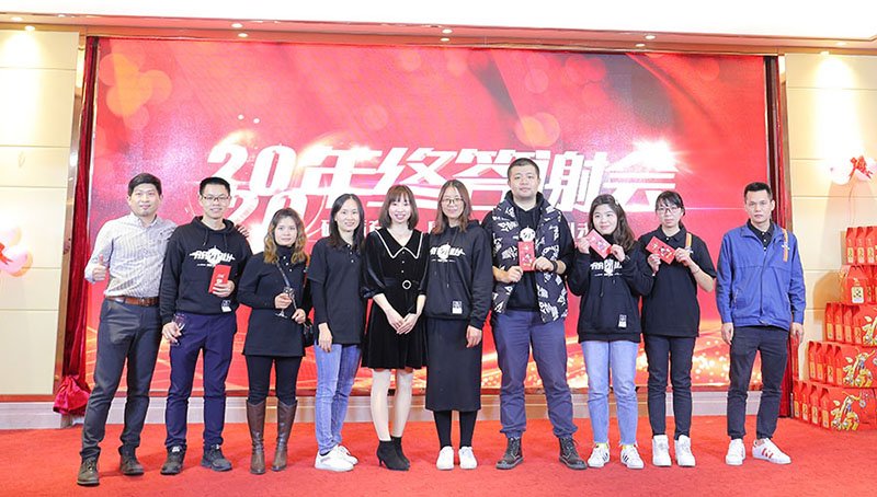 RayTalk employees received awards on stage