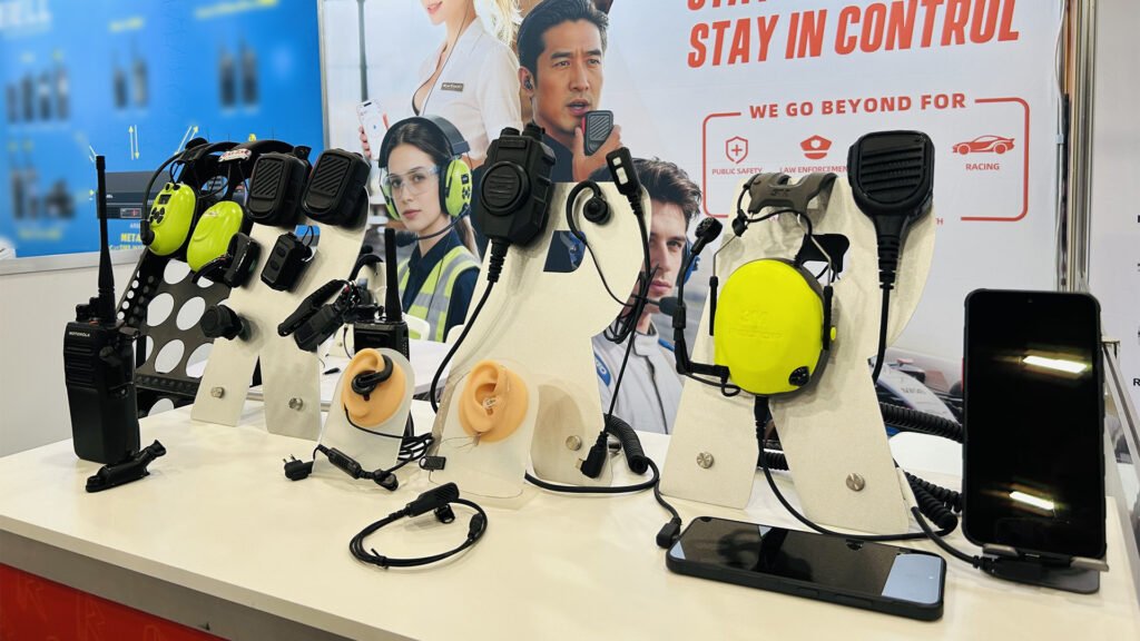 spaeker mic earpiece and headset for two way radios